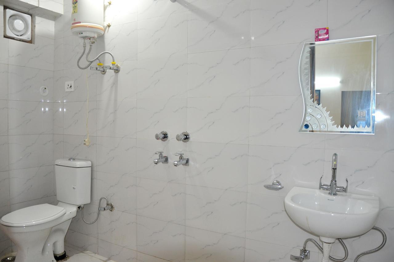 Shiv Shakti Guest House Грейтър Нойда Екстериор снимка