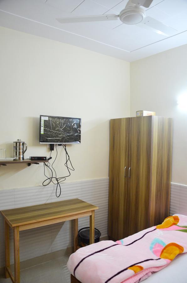 Shiv Shakti Guest House Грейтър Нойда Екстериор снимка